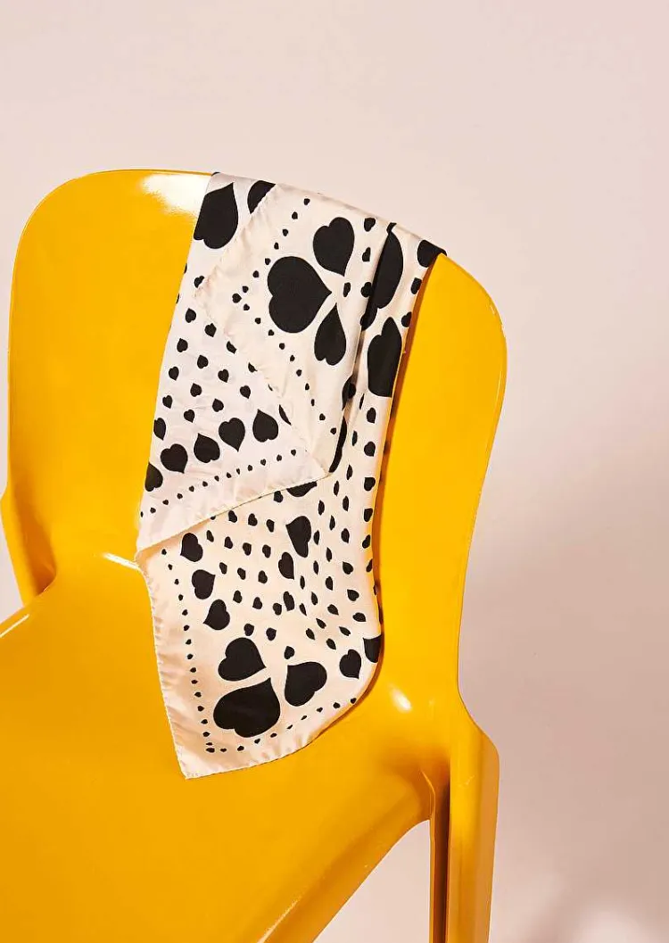 Foulard Estee En Soie Ecru Avec Coeurs A Pois Noirs*TARA JARMON Discount