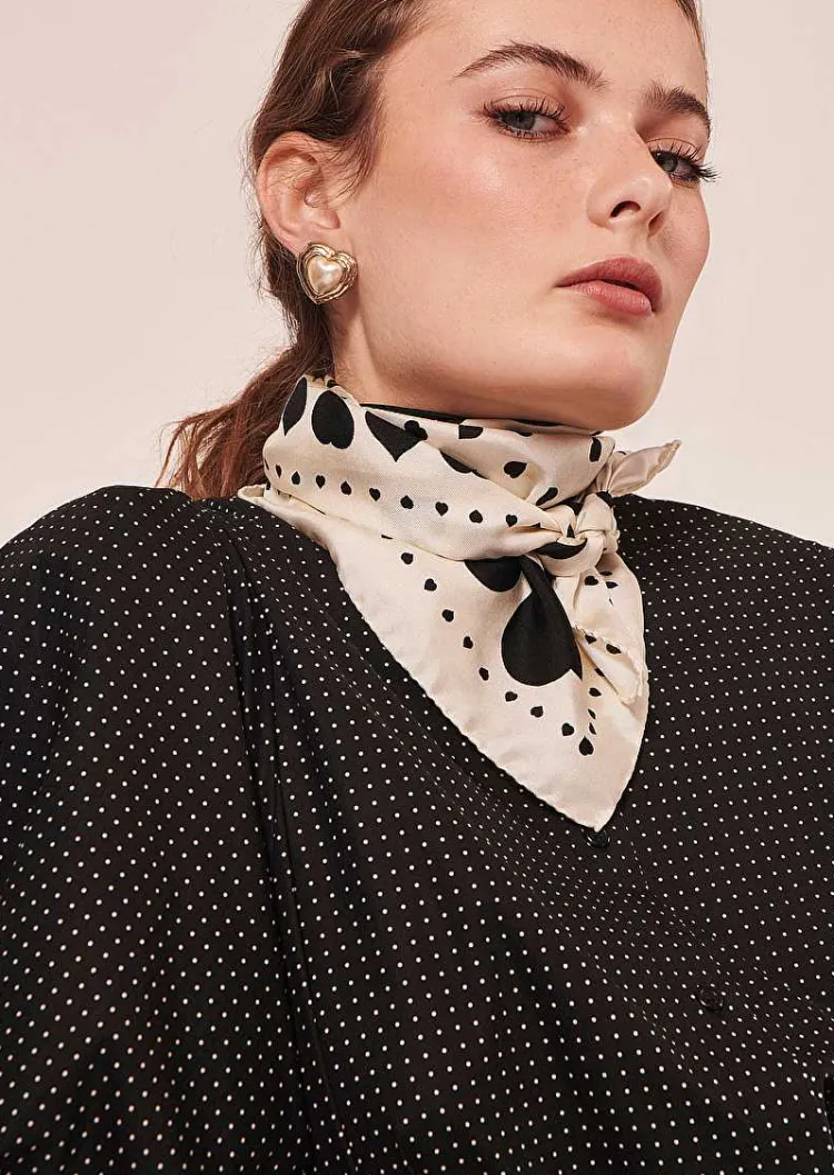 Foulard Estee En Soie Ecru Avec Coeurs A Pois Noirs*TARA JARMON Discount